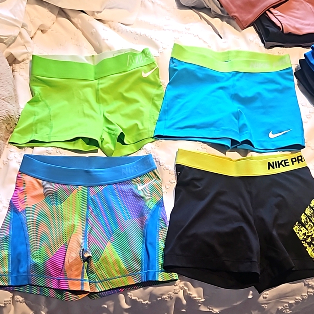 Women's NIKE Pro workout shorts